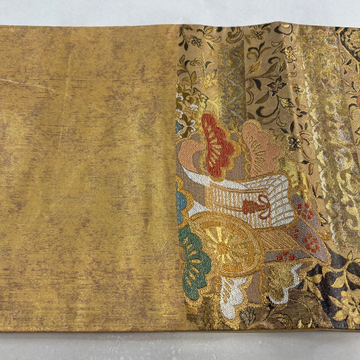 袋帯 名品 御所車 花唐草 螺鈿 箔 金茶 お太鼓柄 正絹｜中古・古着