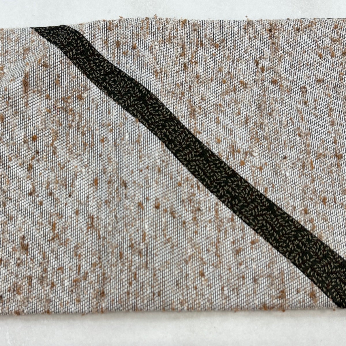 美品】 名古屋帯 名品 鱗 幾何学模様 切り嵌め 金糸 灰茶 正絹｜中古
