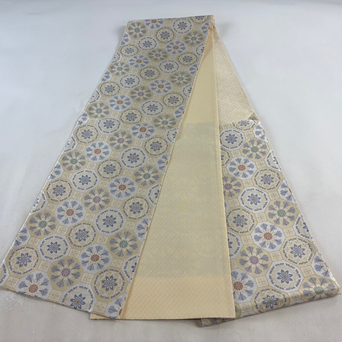 美品】 袋帯 名品 蜀江華文 若松 金糸 薄黄 六通 正絹｜中古・古着