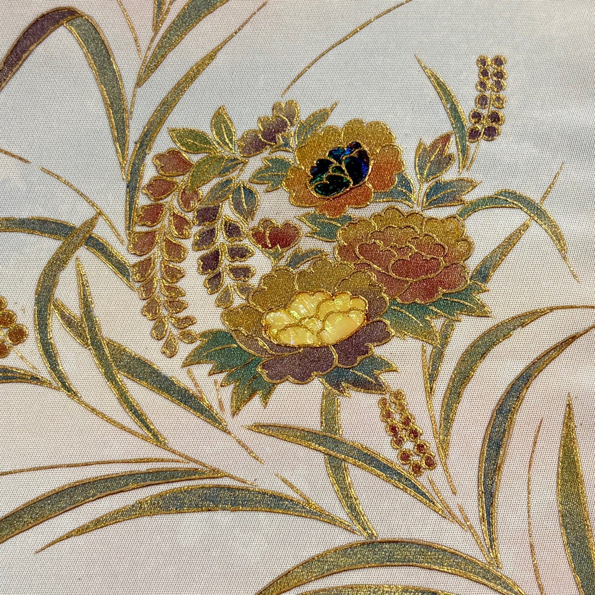 袋帯 名品 草花 螺鈿 金彩 薄ピンク お太鼓柄 正絹｜中古・古着
