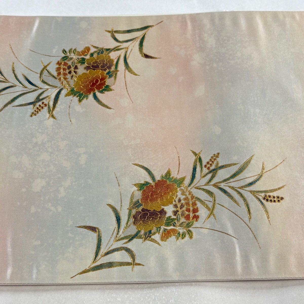 袋帯 名品 草花 螺鈿 金彩 薄ピンク お太鼓柄 正絹｜中古・古着
