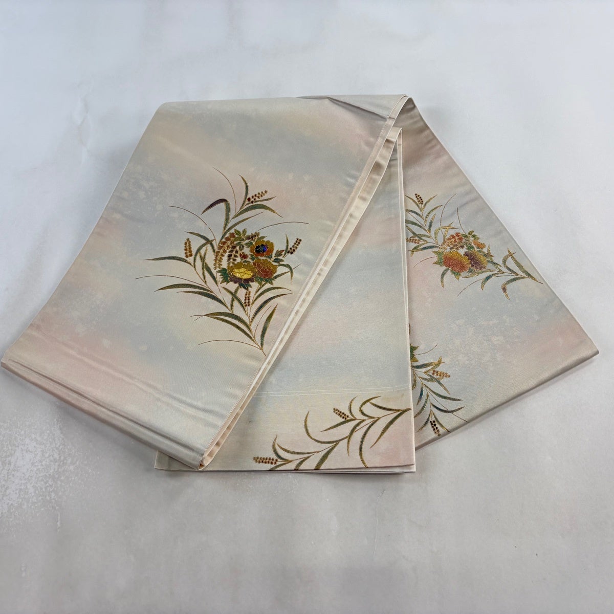 袋帯 名品 草花 螺鈿 金彩 薄ピンク お太鼓柄 正絹｜中古・古着