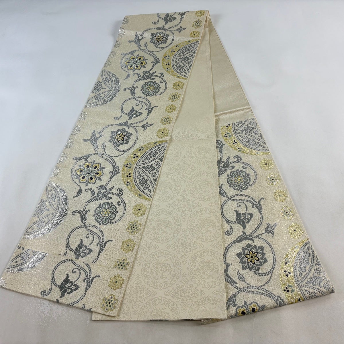 美品】 袋帯 名品 花唐草 鳥 唐織 箔 クリーム 六通 正絹｜中古・古着