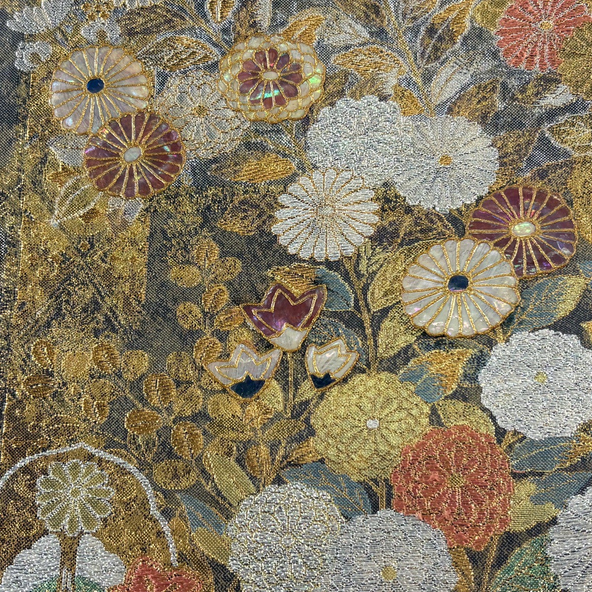 美品】 袋帯 名品 草花 向かい蝶 螺鈿 金銀糸 灰色 お太鼓柄 正絹