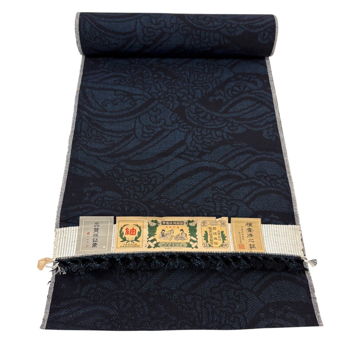 反物 秀品 紬 証紙 花菱 幾何学模様 墨色 正絹｜中古・古着