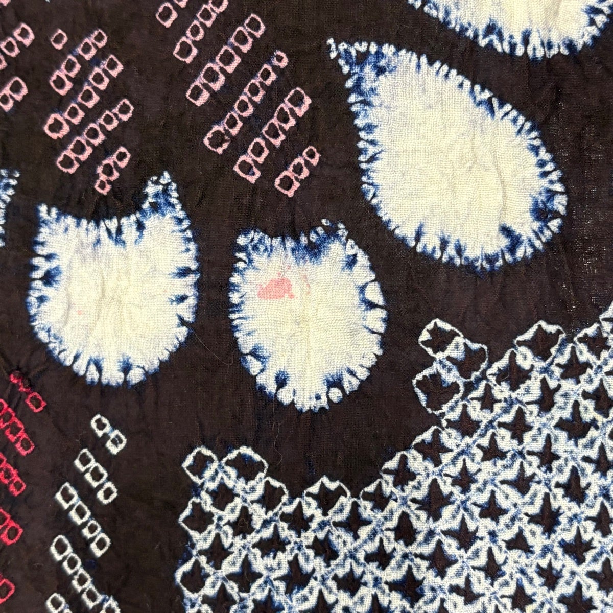 美品】 浴衣 身丈153cm 裄丈63cm S 絞り浴衣 花 幾何学模様 絞り 紺色