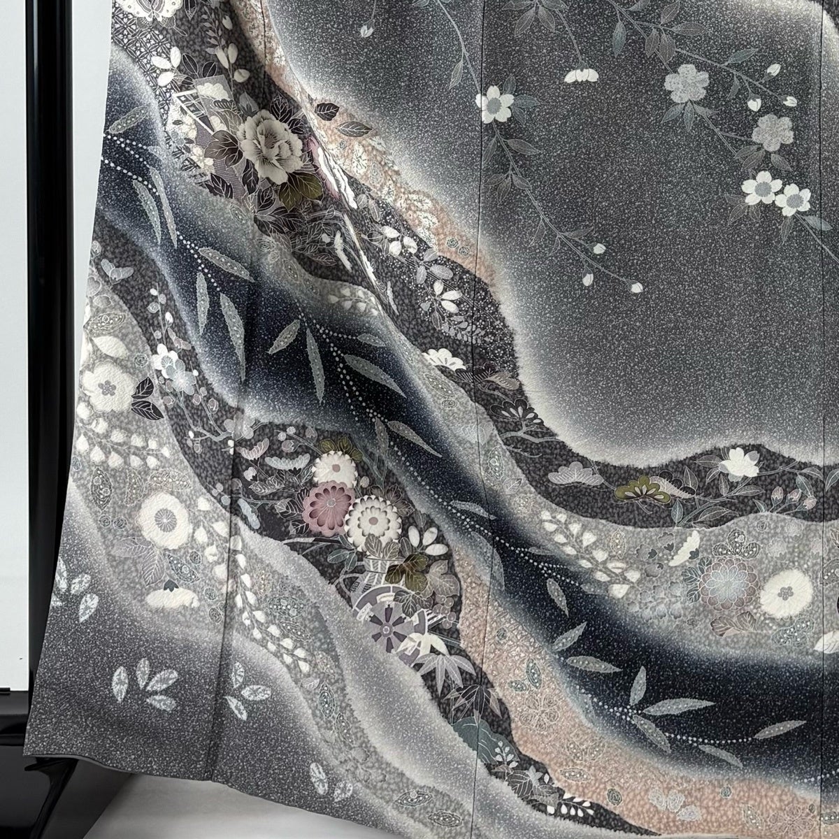 30%OFF 訪問着 身丈165cm 裄丈65cm M 袷 草花 枝垂れ桜 銀彩 ぼかし 黒