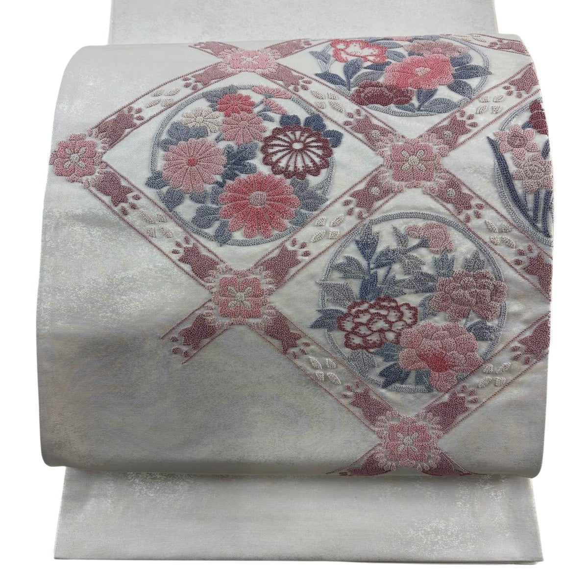 【美品】袋帯 相良刺繍　宝相華　ベージュ　お太鼓柄 美品】 袋帯 秀品 華文 相良刺繍 ぼかし 薄黄 お太鼓柄 正絹｜中古