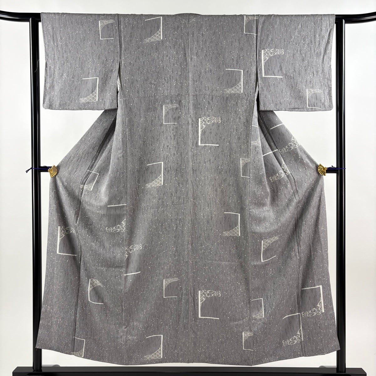 美品♡小紋　グレー地　チューリップ柄　春　正絹 小紋 身丈159cm 裄丈62.5cm S 袷 楓 地紋 絞り 縮緬 灰緑 正絹 秀品