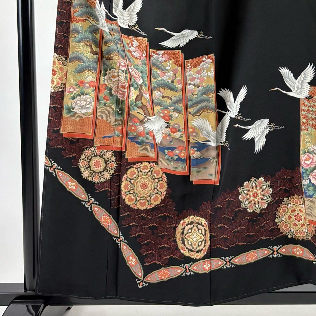 美品】 黒留袖 身丈156.5cm 裄丈62.5cm S 袷 屏風 鶴 刺繍 金彩 黒