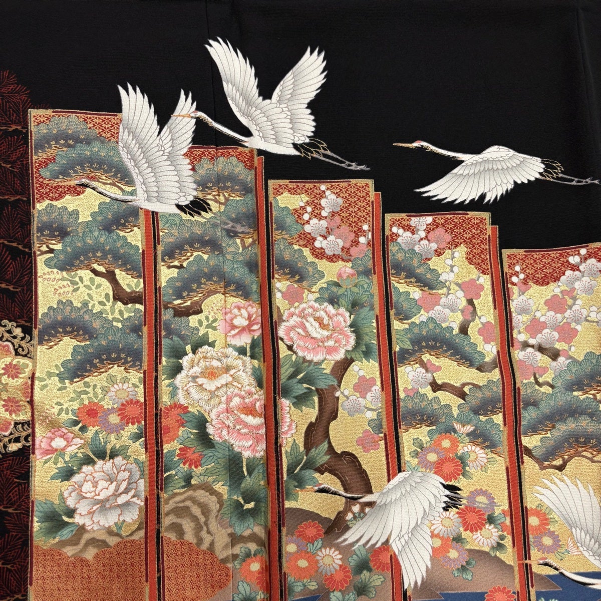 美品】 黒留袖 身丈156.5cm 裄丈62.5cm S 袷 屏風 鶴 刺繍 金彩 黒