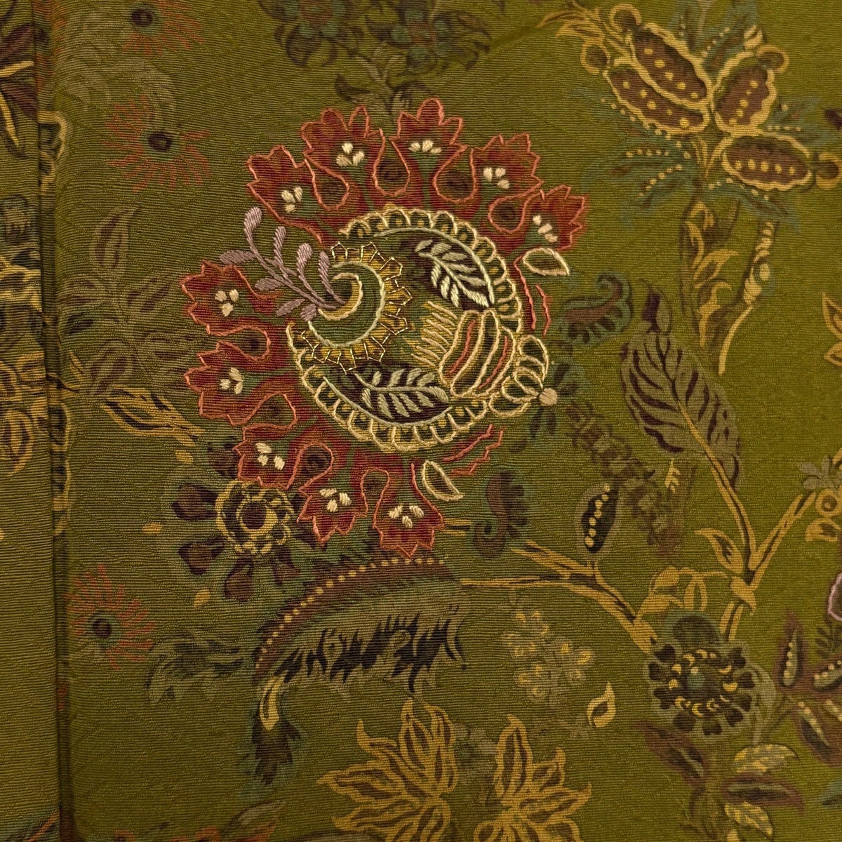 美品】 小紋 身丈154cm 裄丈62.5cm S 袷 草花 鳥 刺繍 金糸 茶緑色