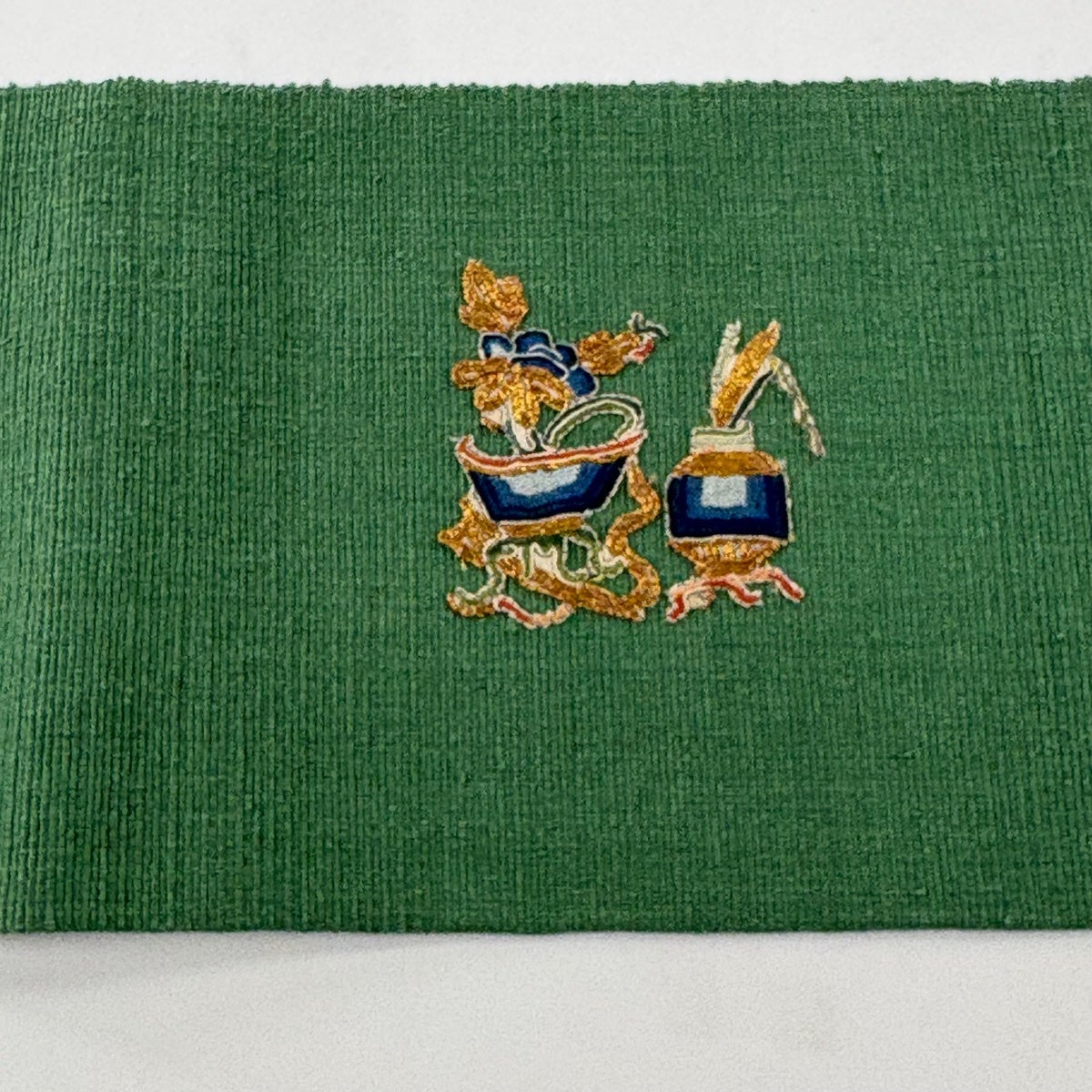 名古屋帯 秀品 紬地 八寸名古屋帯 枝花 器物 刺繍 金糸 緑 正絹｜中古