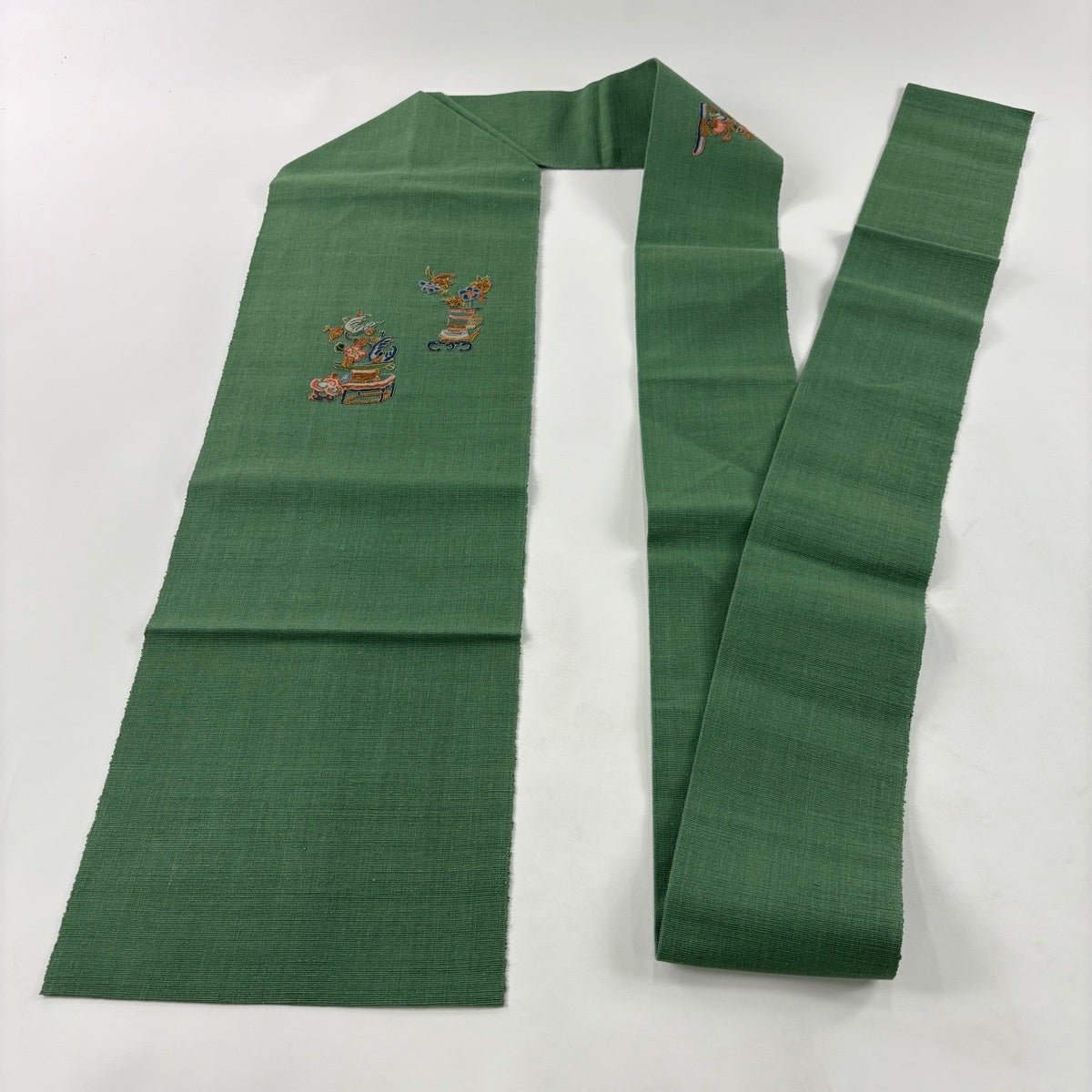 名古屋帯 秀品 紬地 八寸名古屋帯 枝花 器物 刺繍 金糸 緑 正絹｜中古