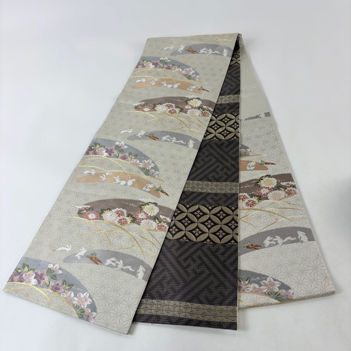 美品】 袋名古屋帯 秀品 やまと 菊 うさぎ 金糸 箔 ベージュ 正絹