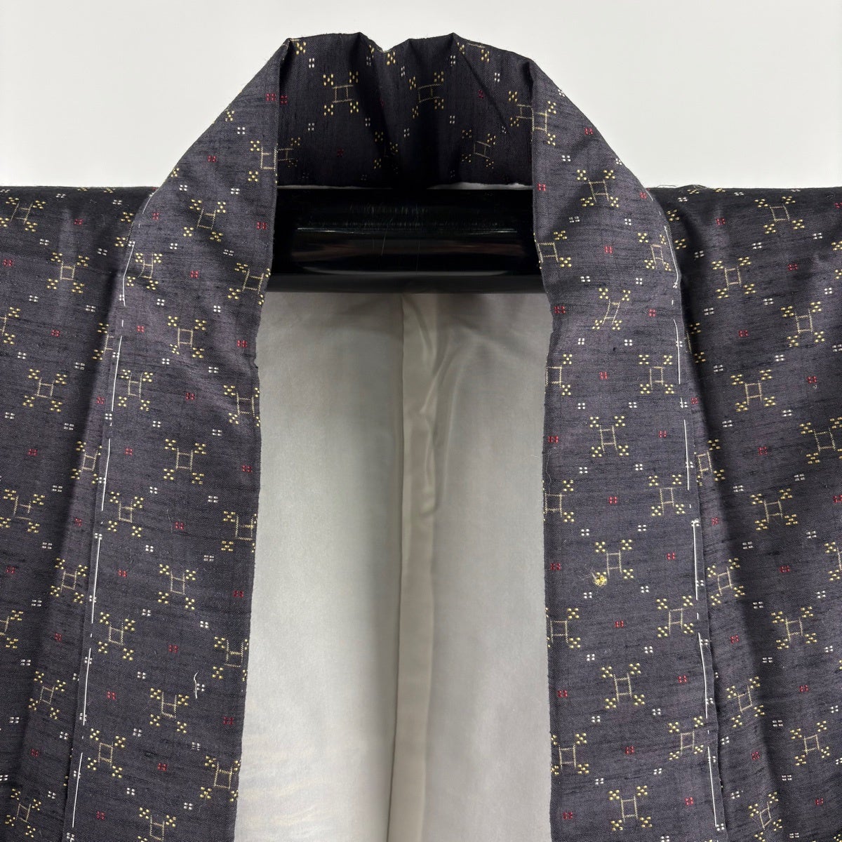 美品】 紬 身丈163.5cm 裄丈65cm M 袷 バチ衿 証紙あり 斜め格子