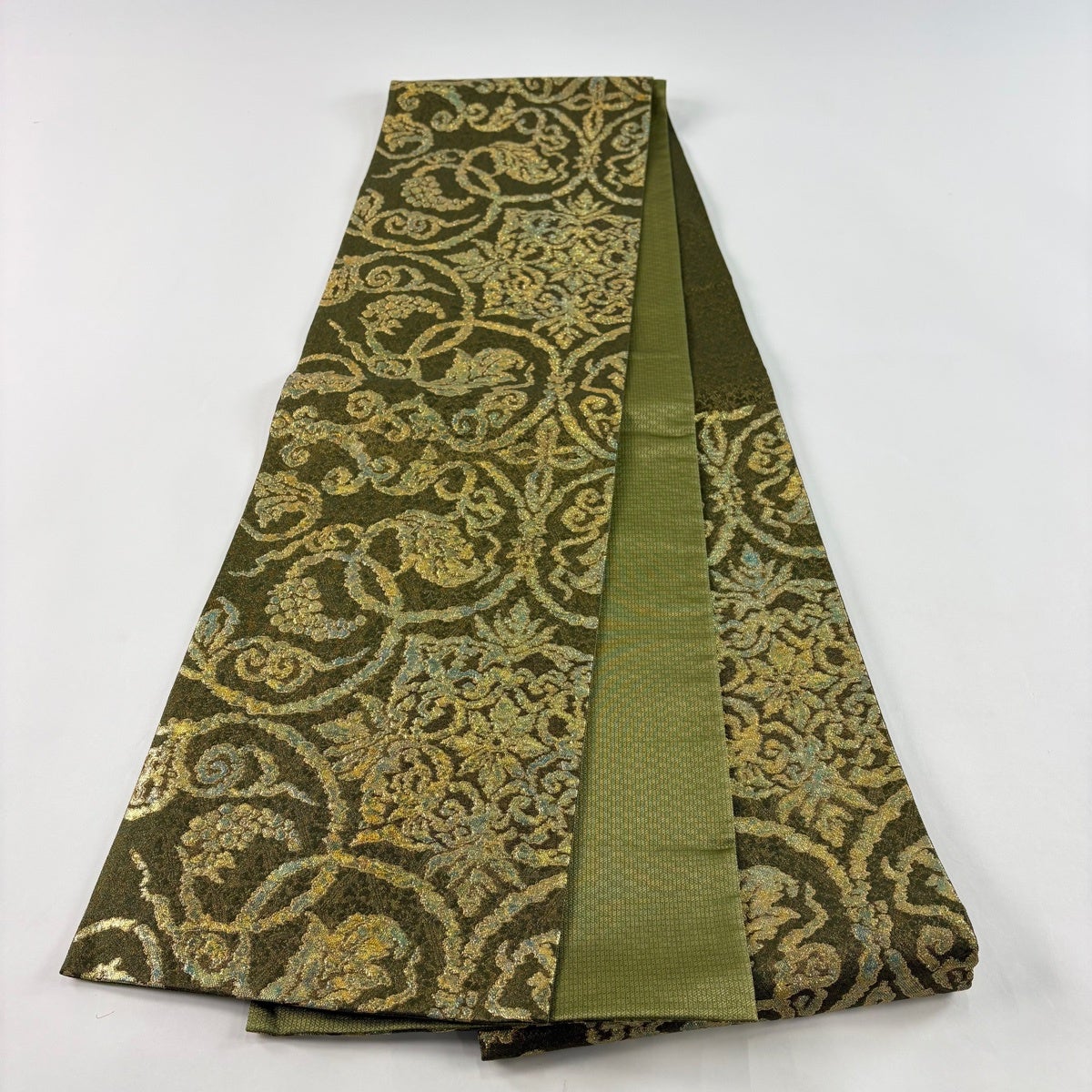 美品】 袋帯 名品 華文 葡萄唐草 金糸 箔 鶯色 六通 正絹｜中古・古着