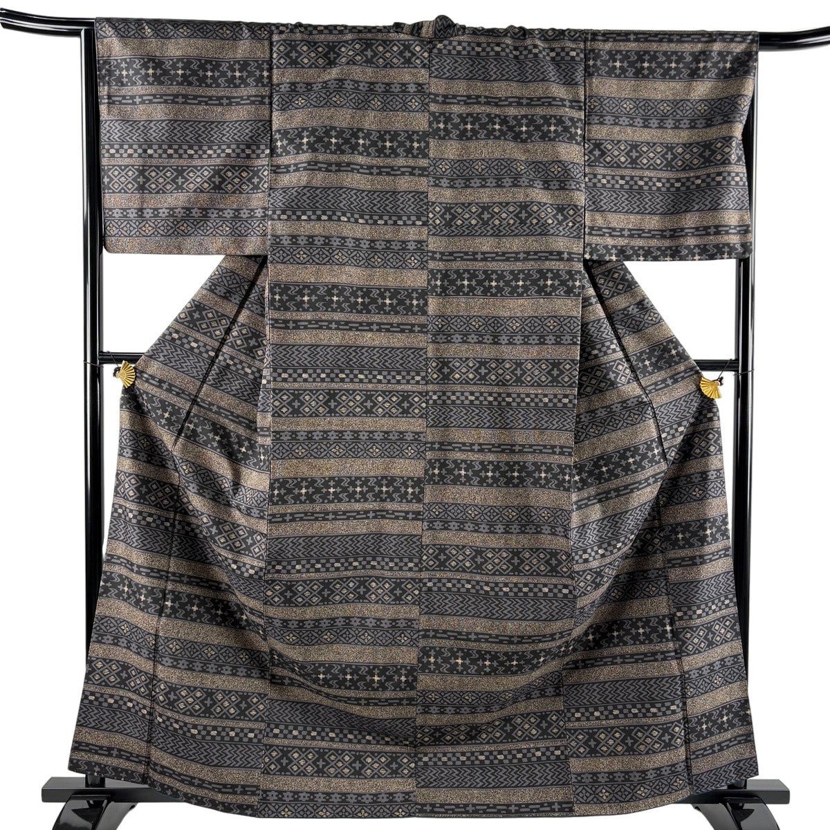 美品　縮緬小紋　丈162.5 裄67.5 美品】 小紋 身丈169cm 裄丈66cm M 袷 やまと 桜 流水 金彩 縮緬 青