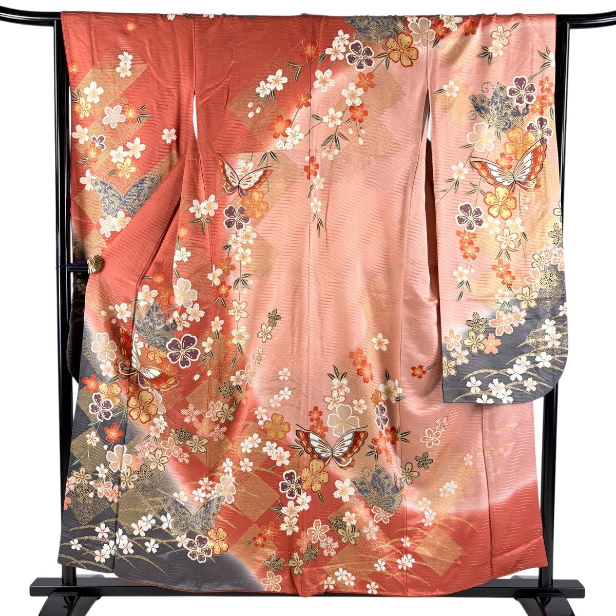 【美品】【振袖フルセット】 鈴乃屋 草花 幔幕 金彩 えんじ色 正絹 振袖 身丈158cm 裄丈65cm M 袷 鈴乃屋 扇 草花 金糸 金彩＼ 濃紫 正絹