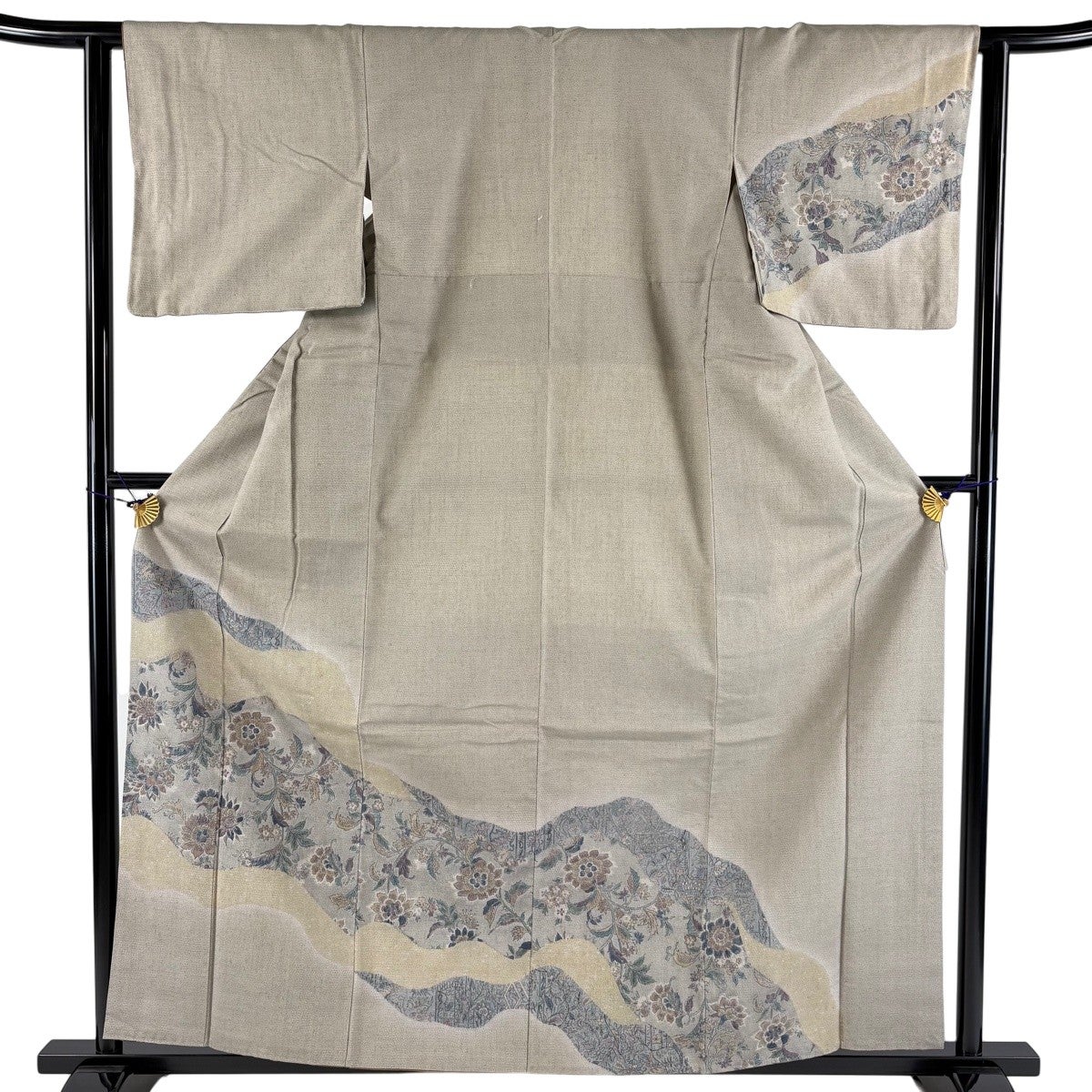 付下げ 身丈156cm 裄丈66cm M 袷 鈴乃屋 華文 花唐草 刺繍 箔 灰桜