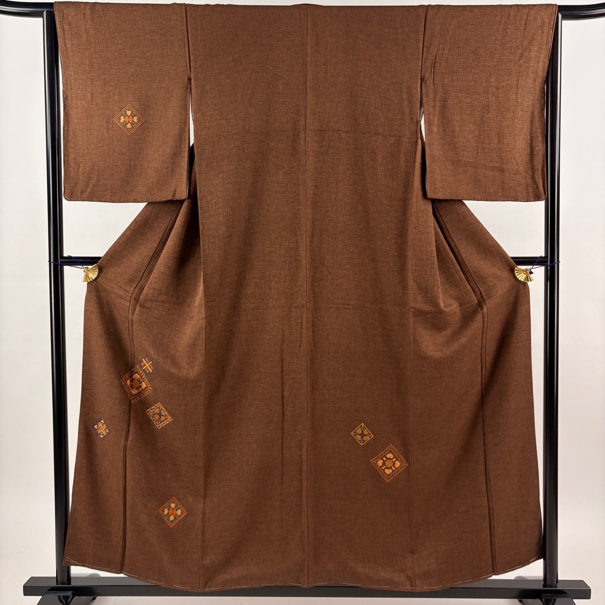 美品】 付下げ 身丈156cm 裄丈65cm M 袷 菱 花 刺繍 茶色 正絹 秀品