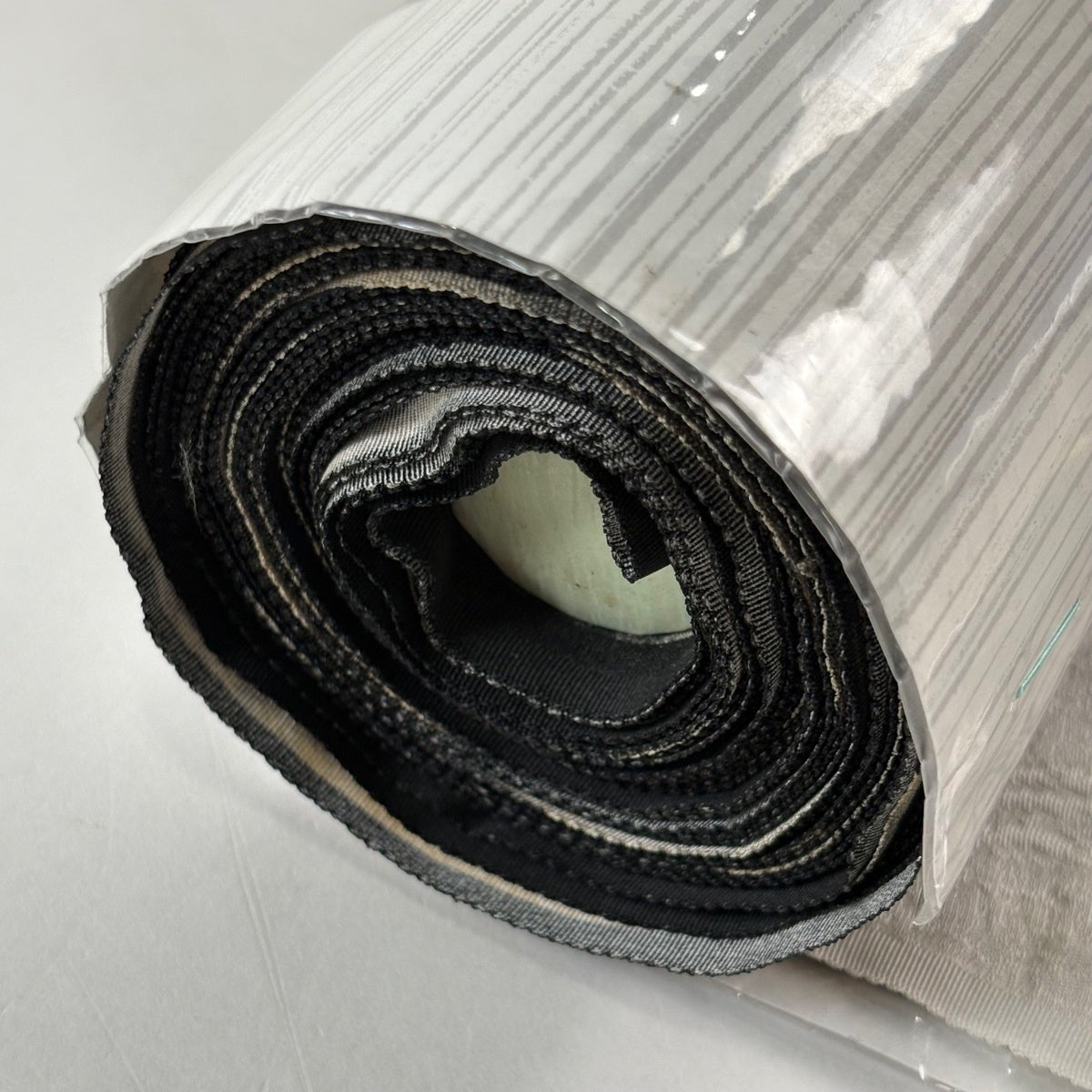 50%OFF 反物 秀品 小紋 山本寛斎 やまと よろけ縞 黒 正絹 K50｜中古