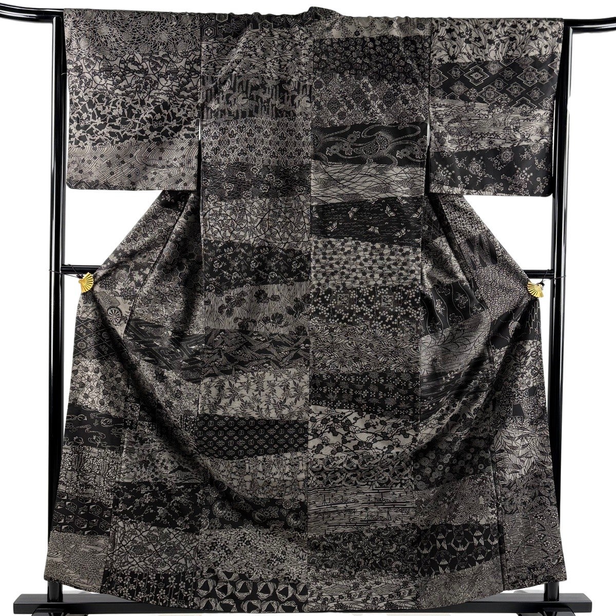 美品】 紬 身丈160cm 裄丈63.5cm S 袷 鶴 幾何学模様 山吹茶色 正絹