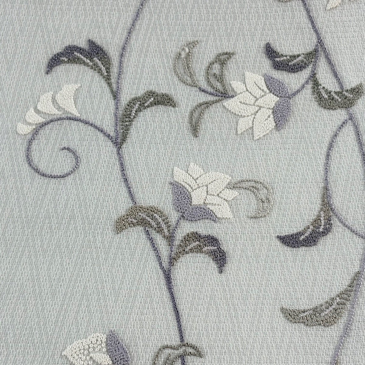 美品】 袋帯 逸品 蒋雪英 落款あり 花唐草 相良刺繍 青灰色 お太鼓柄