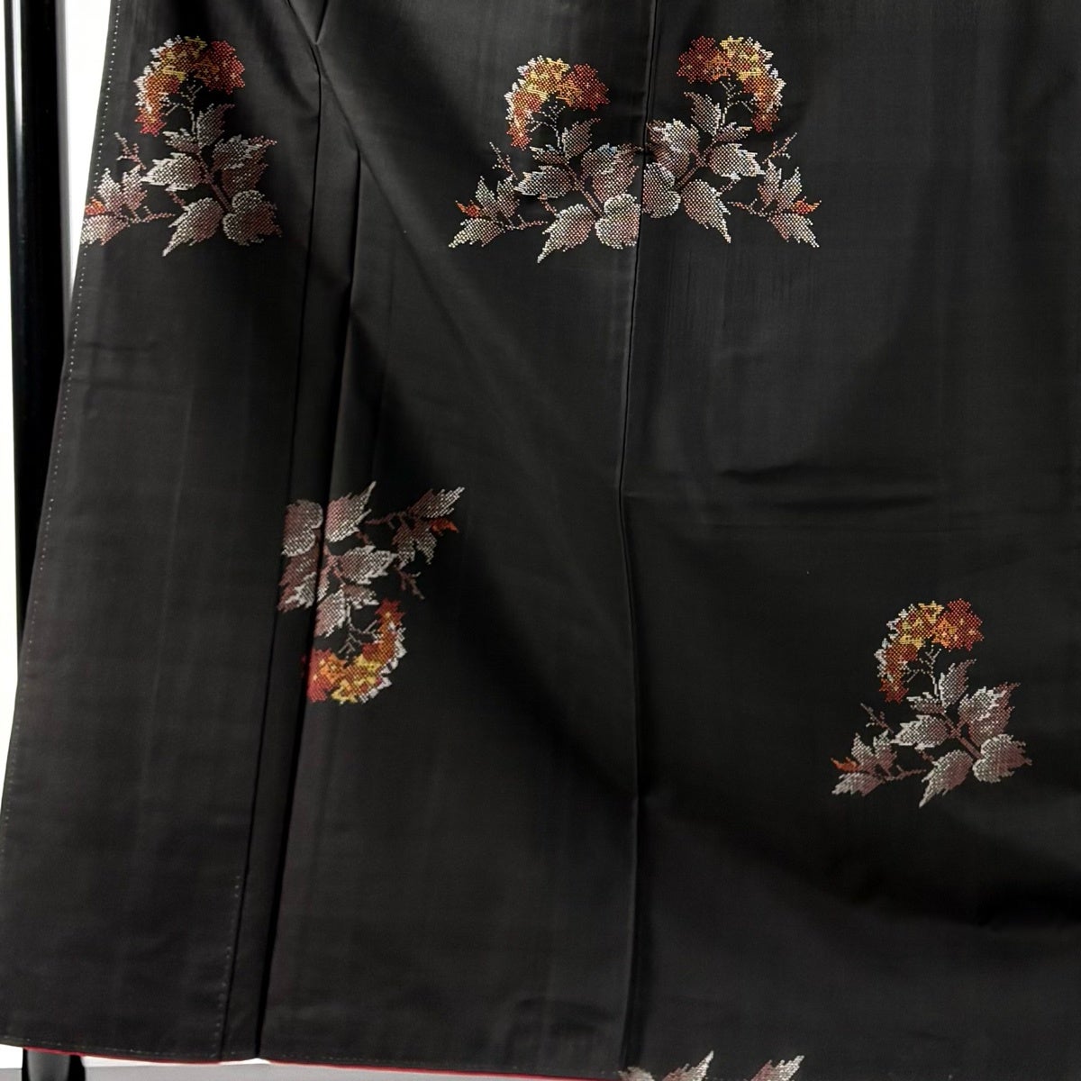 美品】 紬 身丈159cm 裄丈64cm M 袷 草花 墨色 正絹 秀品｜中古・古着