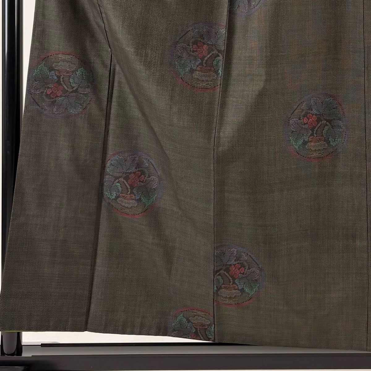 美品】 紬 身丈158cm 裄丈65cm M 袷 葉と実 深緑 正絹 秀品｜中古