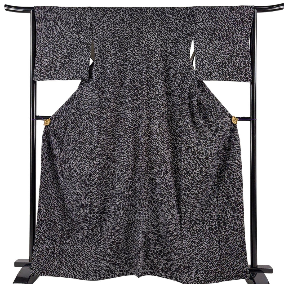 美品】 小紋 身丈161cm 裄丈66.5cm M 袷 花びら 黒 正絹 秀品｜中古