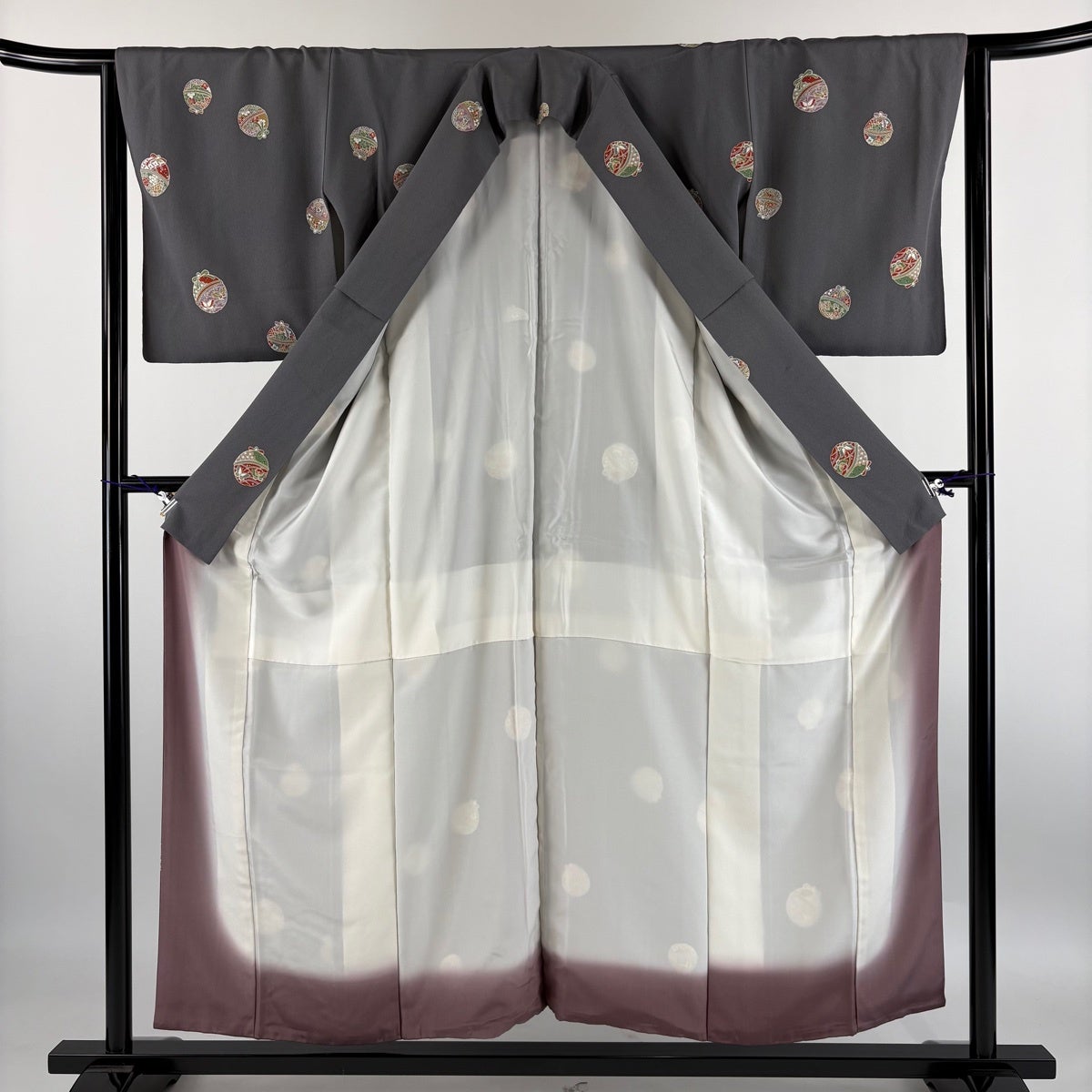 小紋 身丈154.5cm 裄丈64cm M 袷 鈴 蝶 縮緬 灰色 正絹 秀品｜中古