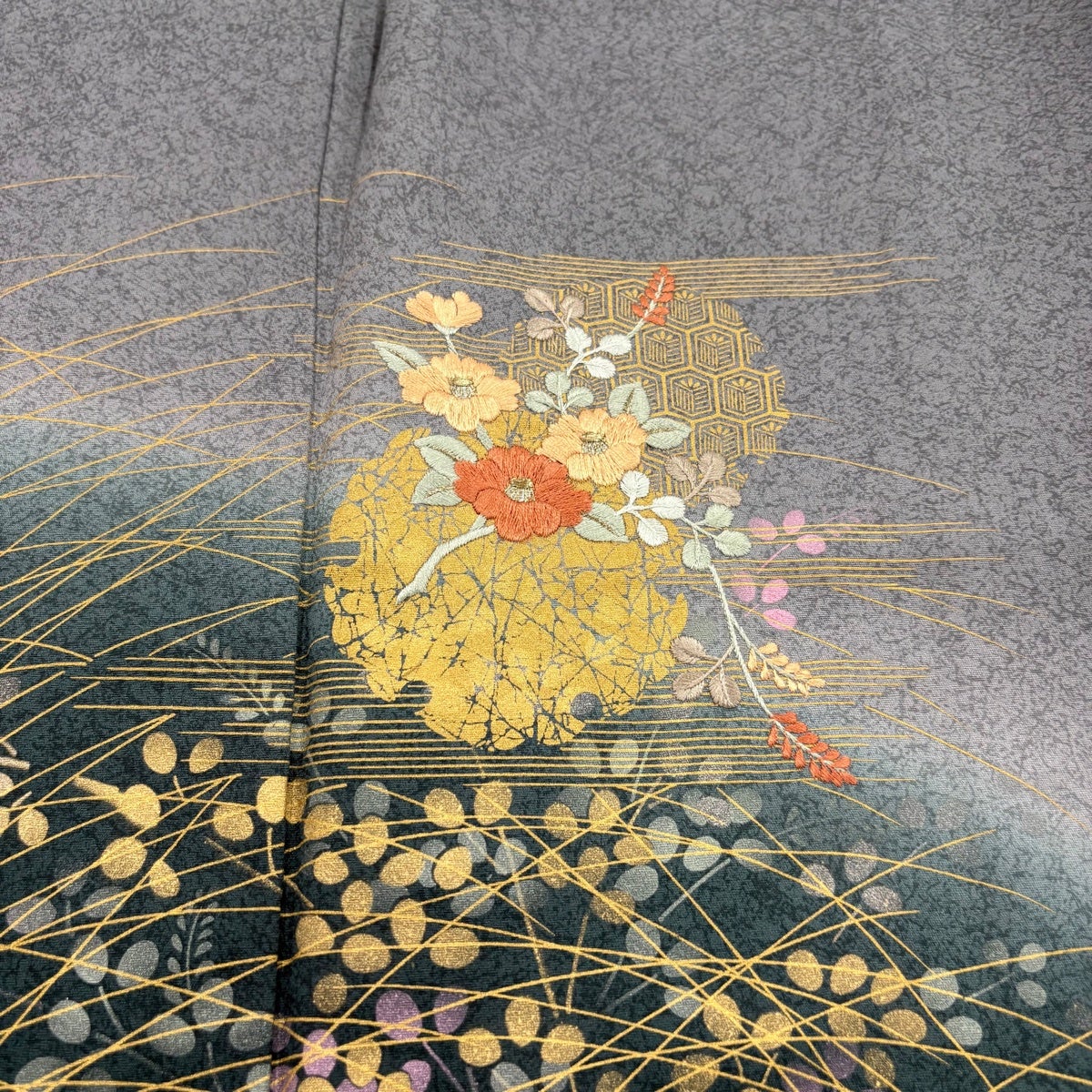 訪問着 身丈158.5cm 裄丈65cm M 袷 雪輪 椿 刺繍 金糸 青灰色 正絹 秀