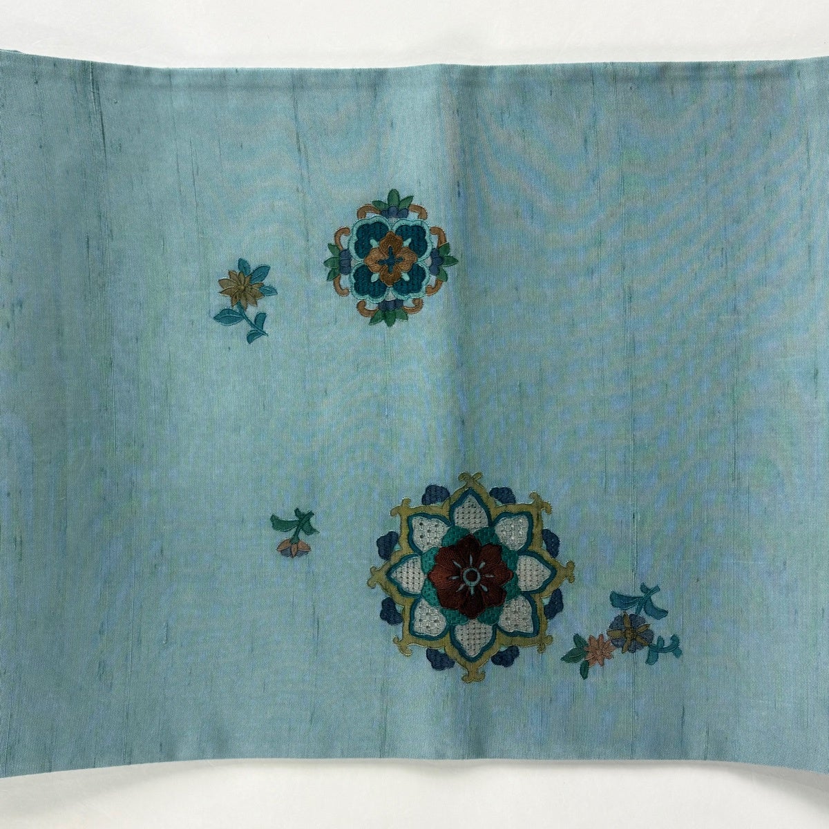 美品】 袋帯 秀品 紬地 華文 草花 汕頭刺繍 水色 お太鼓柄 正絹｜中古