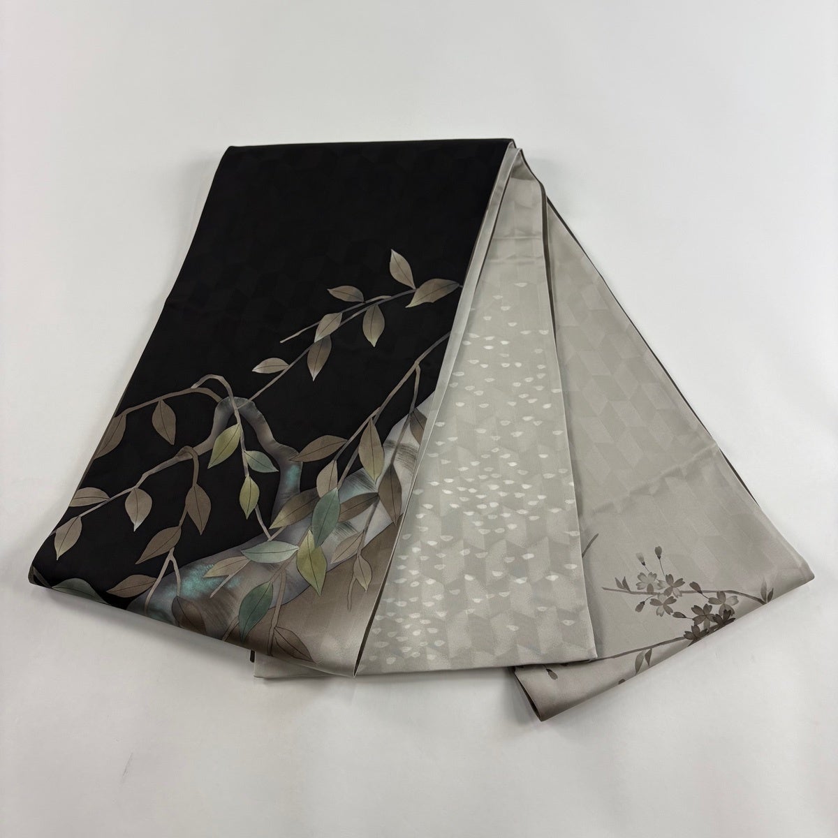 袋帯 秀品 枝葉 桜 黒 お太鼓柄 正絹｜中古・古着・リサイクル着物通販