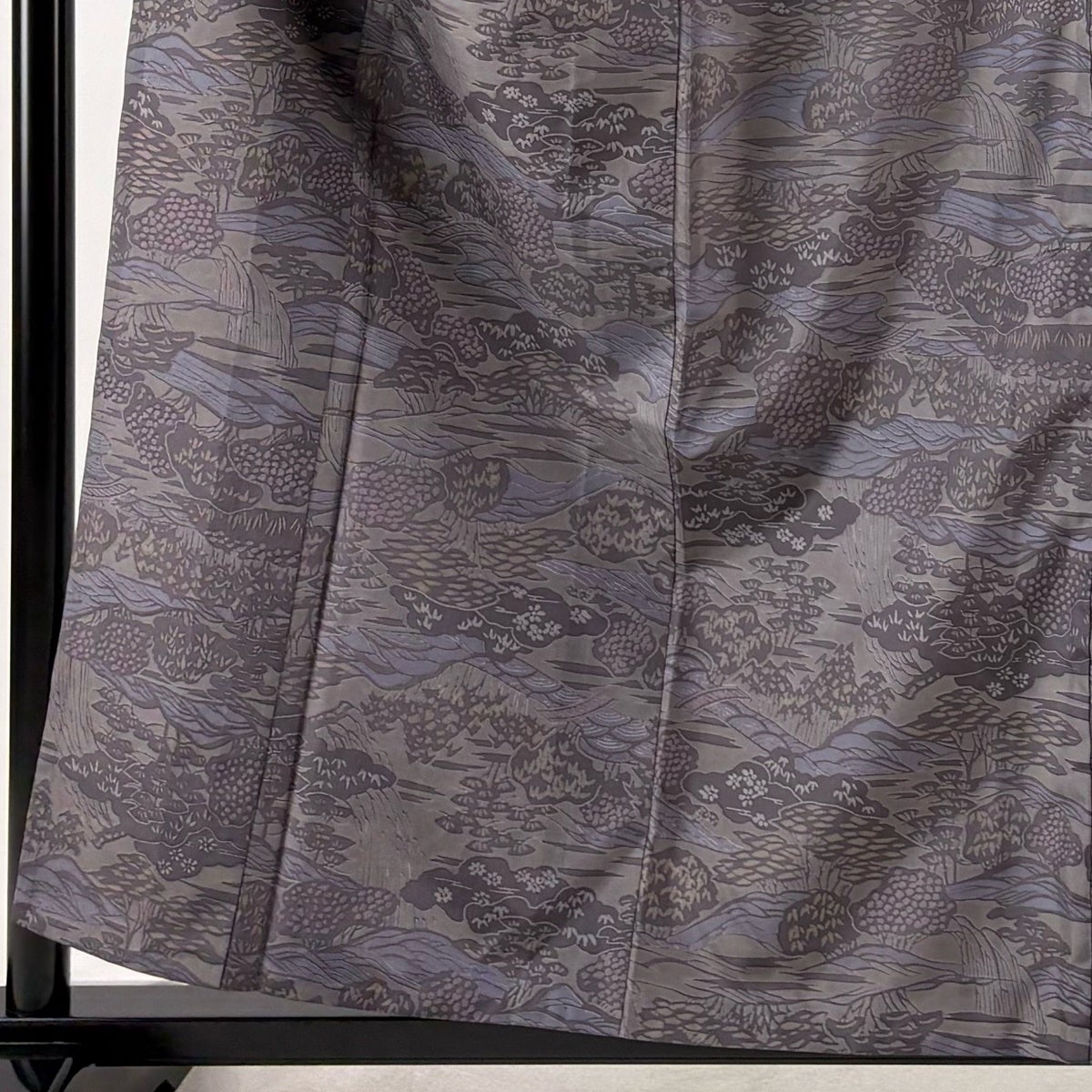 美品】 小紋 身丈156.5cm 裄丈65cm M 単衣 紬地 波 笹 灰紫 正絹 秀品