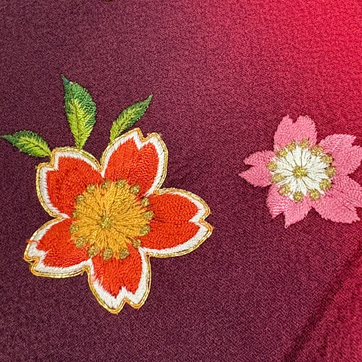 振袖 身丈160cm 裄丈70cm L 袷 手鞠 桜 刺繍 金糸 赤 正絹 秀品｜中古