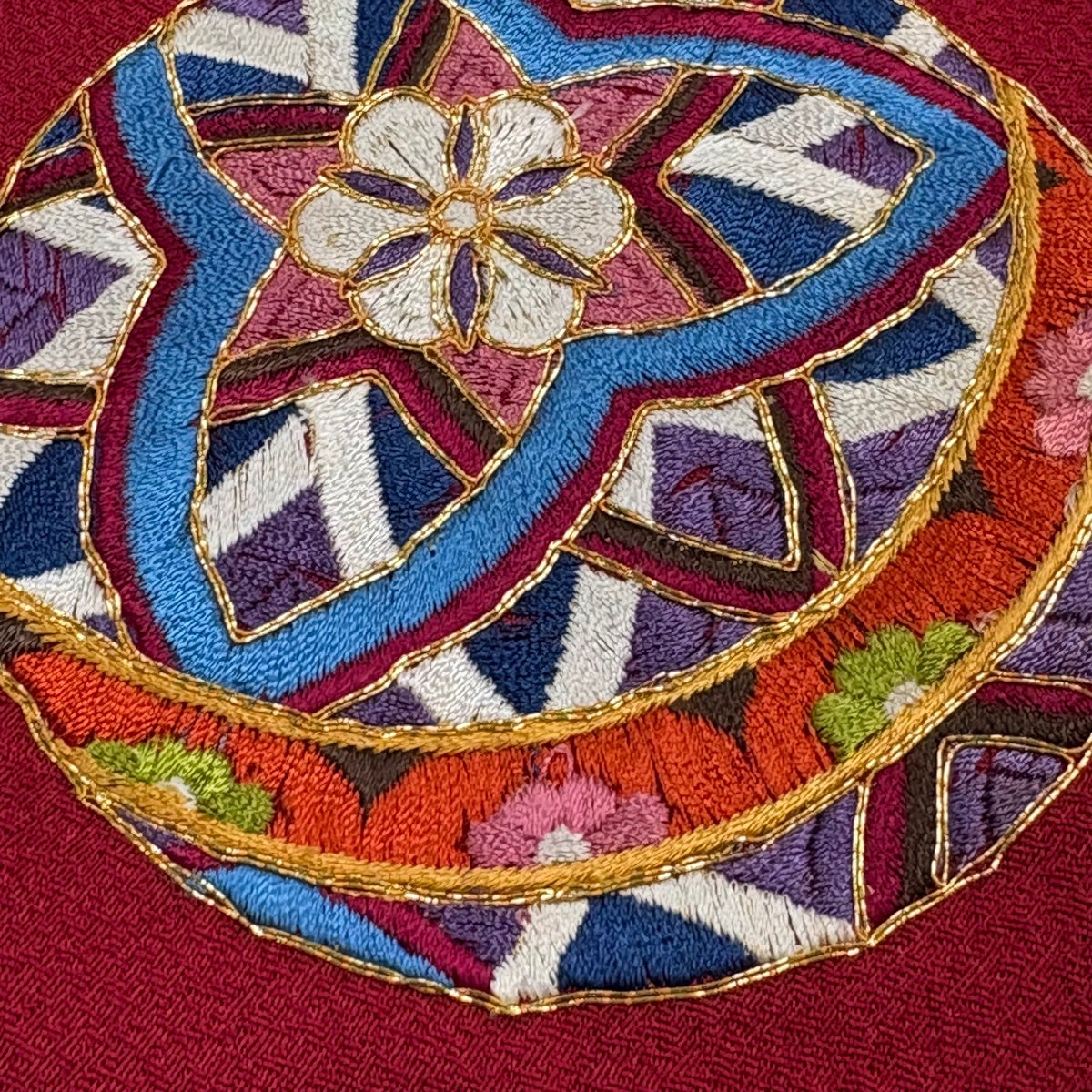 振袖 身丈160cm 裄丈70cm L 袷 手鞠 桜 刺繍 金糸 赤 正絹 秀品｜中古