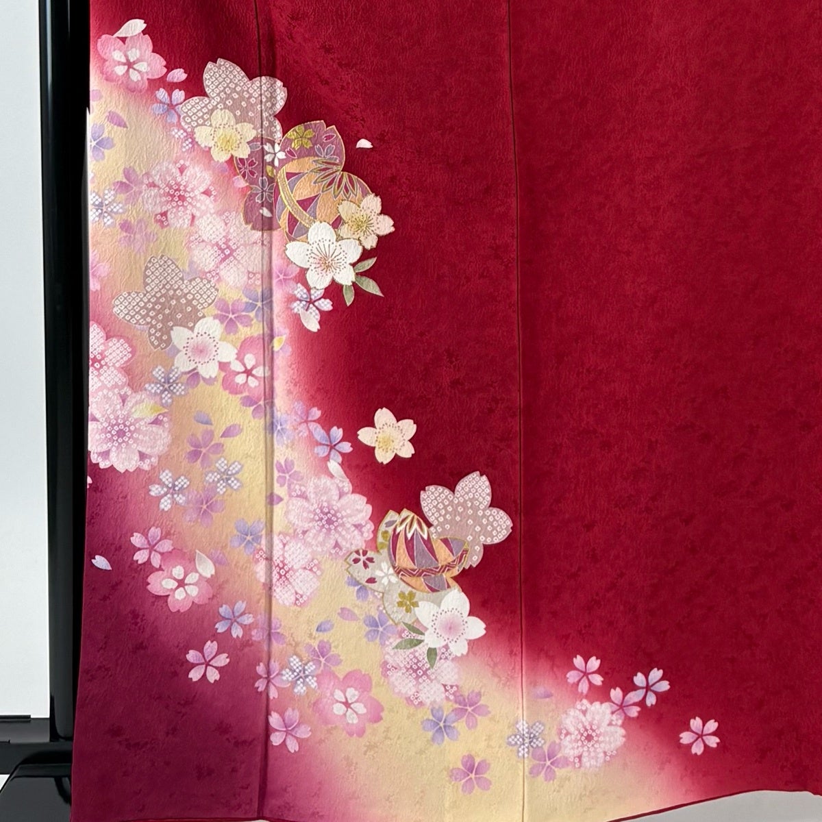 美品】 振袖 身丈164.5cm 裄丈65cm M 袷 桜 手鞠 金彩 箔 赤 正絹 秀品