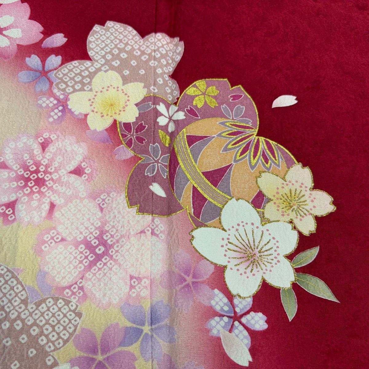 美品】 振袖 身丈164.5cm 裄丈65cm M 袷 桜 手鞠 金彩 箔 赤 正絹 秀品