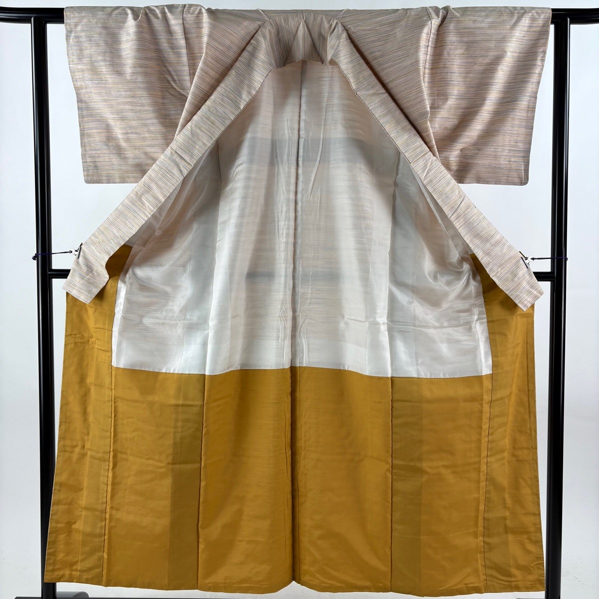 美品】 紬 身丈156cm 裄丈61.5cm S 袷 縞 薄ピンク 正絹 秀品｜中古
