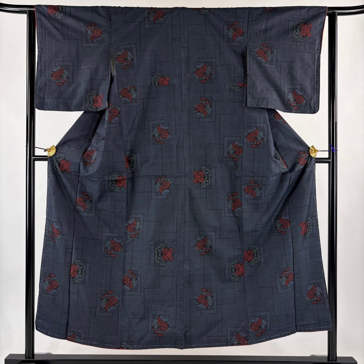 【美品】 大島紬 身丈152.5cm 裄丈60.5cm 正絹 名品 【中古】 大島紬 身丈152.5cm 裄丈64cm M 袷 証紙あり 龍郷柄 焦茶色 正絹 逸品