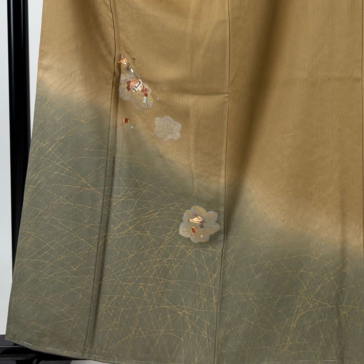 付下げ 身丈161.5cm 裄丈63.5cm S 袷 檜扇 巻物 刺繍 金糸 山吹茶色