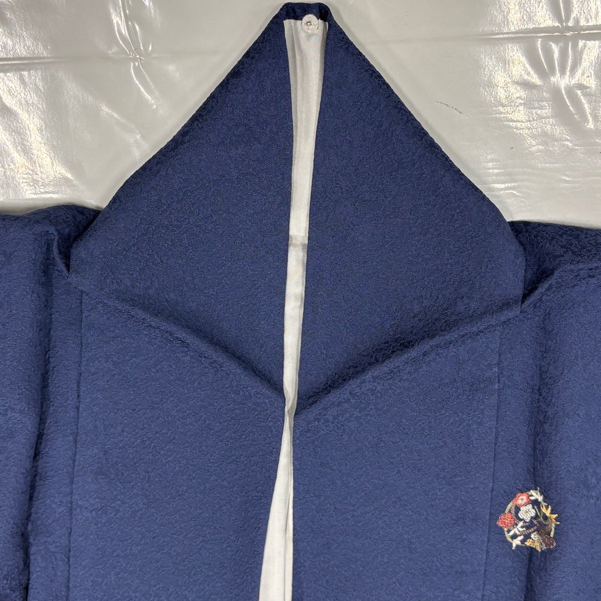 美品】 小紋 身丈162.5cm 裄丈65.5cm M 袷 桧扇 松竹梅 刺繍 金糸 紺色
