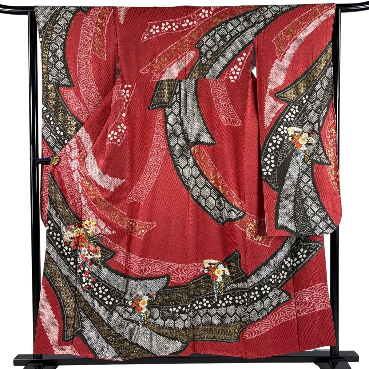 赤×黒 華文様 振袖 身丈157 美品】 振袖 身丈154cm 裄丈63cm S 袷 花扇 熨斗 刺繍 絞り 濃ピンク