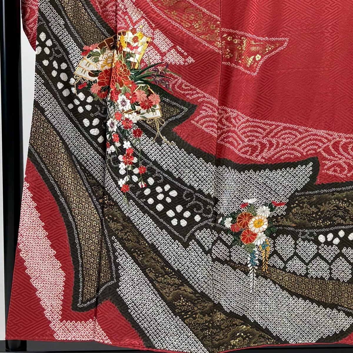 美品】 振袖 身丈154cm 裄丈63cm S 袷 花扇 熨斗 刺繍 絞り 濃ピンク
