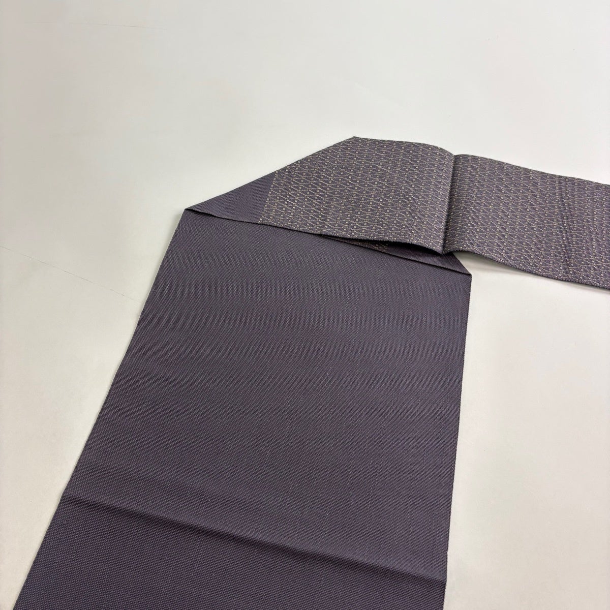美品】 名古屋帯 秀品 八寸名古屋帯 松葉仕立て 立涌 幾何学 灰紫 正絹