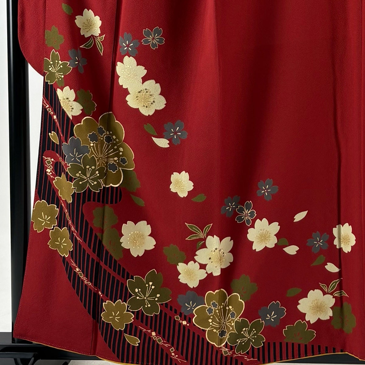 【振袖フルセット】身丈162.5cm 裄丈67.5cm 桜 流水 箔 金彩 赤 振袖 身丈158.5cm 裄丈67cm M 袷 桜 流水 金彩 赤 正絹 秀品｜中古