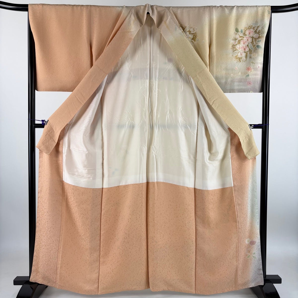 しつけ付　超美品　正絹　袷　訪問着　ペールオレンジ　トール　着丈165裄66 訪問着 身丈161.5cm 裄丈66.5cm M 袷 落款あり 草花 霞 金彩 ぼかし 薄