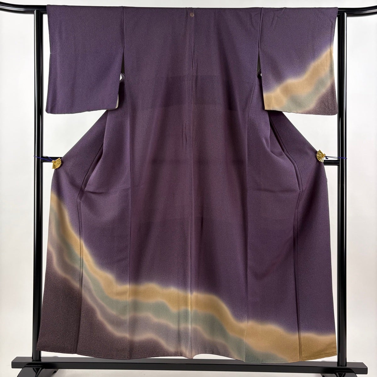 【美品】 付下げ 身丈155cm 裄丈63cm 正絹 名品 【中古】 付下げ 身丈155cm 裄丈63cm S 袷 橋 梅 刺繍 赤紫 正絹 秀品｜中古